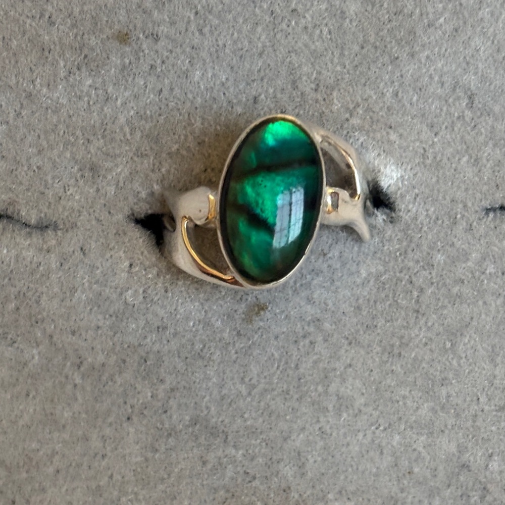 Elegant Sterling Silver and Green stone Oval Ring Sz 6 3/4 stamped 925
